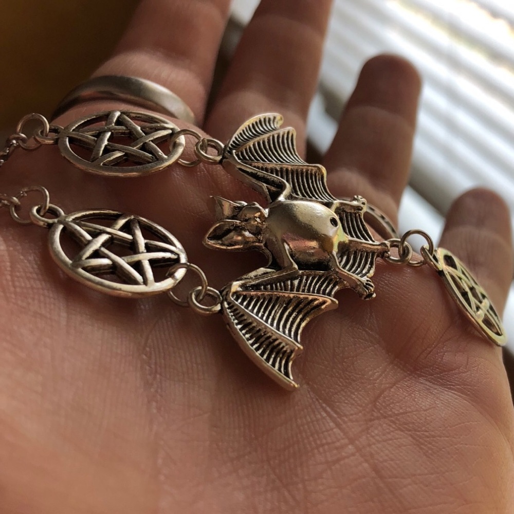 Fun bat goth necklace pentagram silvery finish - Picture 2 of 8